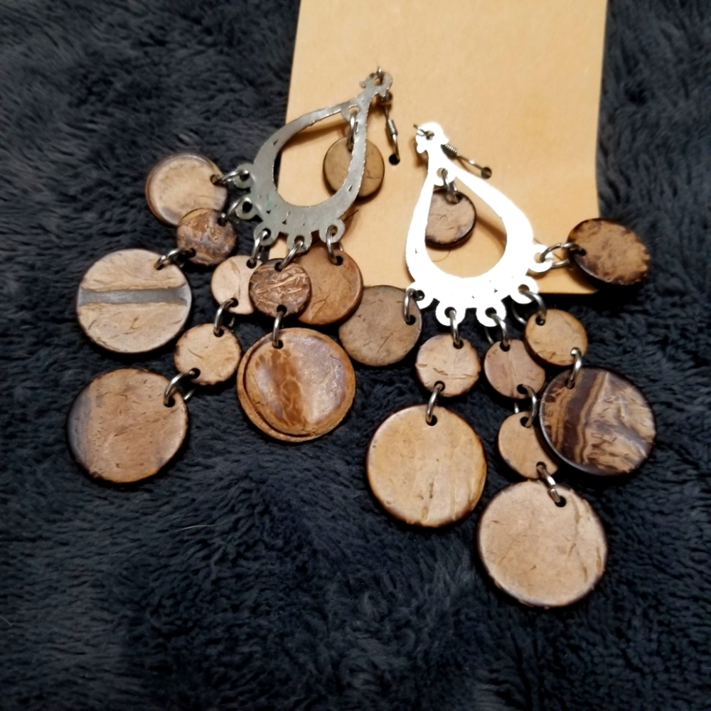 NWOT Boho Brown Wood Disc Chandlier Shepard Hook Earings. - Picture 2 of 3